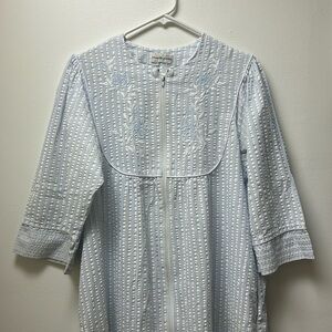 MISS ELAINE embroidered full zipper front DUSTER ROBE seersucker women’s size S